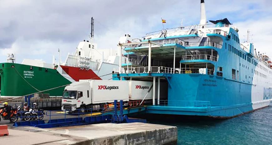 Un megacamión de XPO Logistics