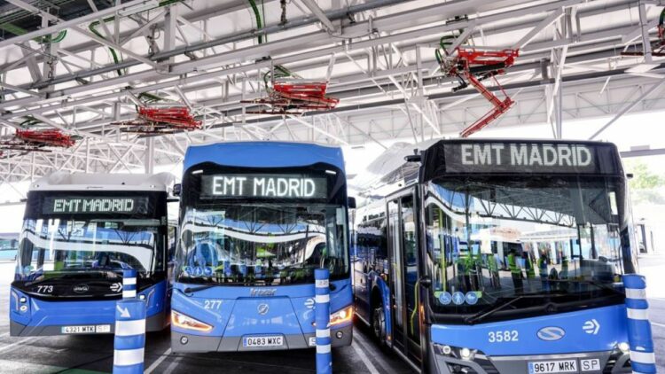Madrid tiene una flota de 450 autobuses eléctricos y 45 líneas 100 % electrificadas. Fotos: Ayuntamiento de Madrid