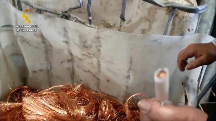 Imagen de parte del cobre robado. Foto: Guardia Civil