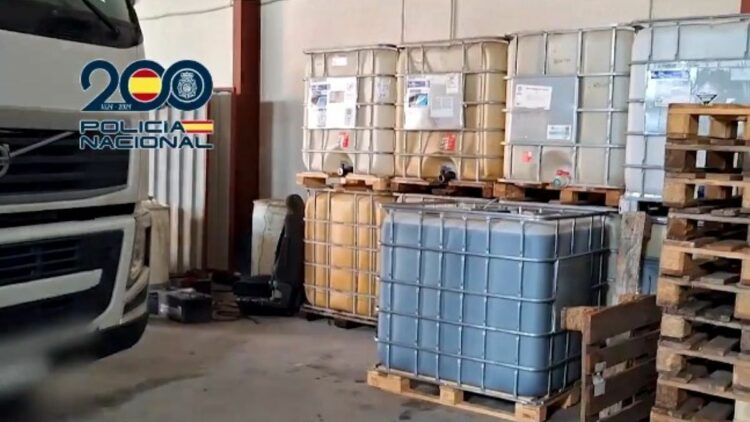 Imagen de depósitos de combustible robados. Foto: Policía Nacional