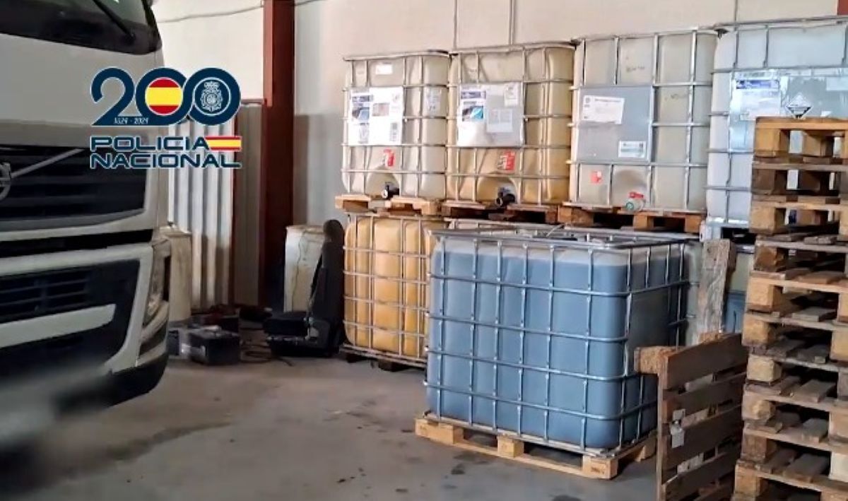 Imagen de depósitos de combustible robados. Foto: Policía Nacional