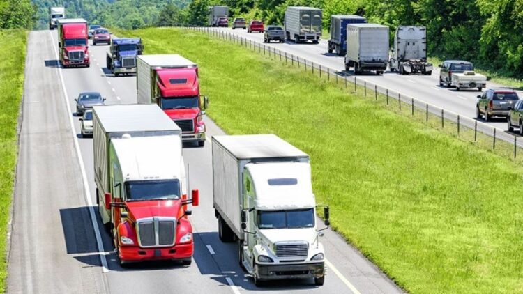 Los camiones en Estados Unidos ya no tendrán límite de velocidad. Foto de archivo