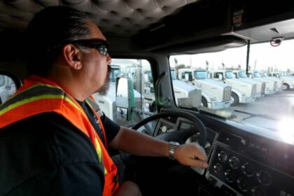 Todos los conductores de camión y autobús en EE.UU. deben examinarse en inglés para obtener su permiso de conducir