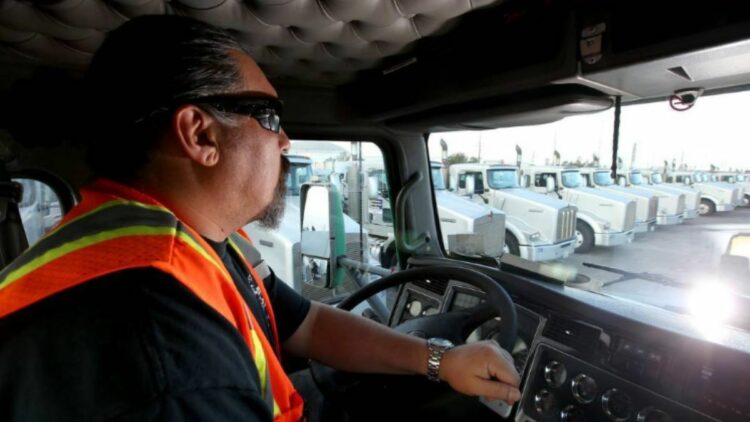 Los camioneros de Estados Unidos que no dominen perfectamente el inglés no podrán trabajar. Foto de archivo