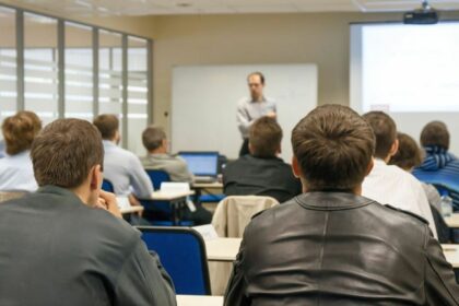 Imagen de archivo de un curso el CAP en una autoescuela