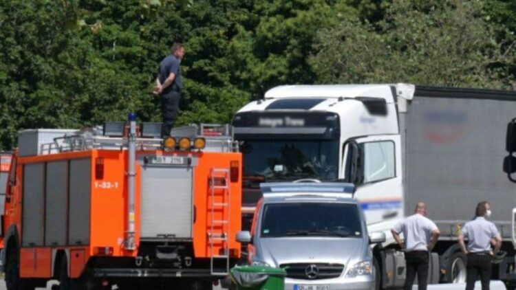 Imagen de archivo de un camionero fallecido por causas naturales en la cabina