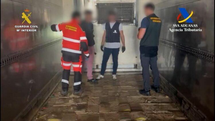 Imagen del interior del semirremolque del camión. Foto: Guardia Civil