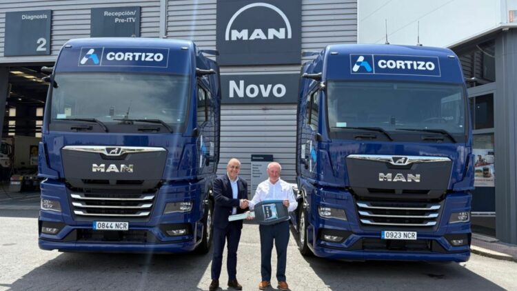 Víctor del Río de MAN Center Novo y Francisco Freire