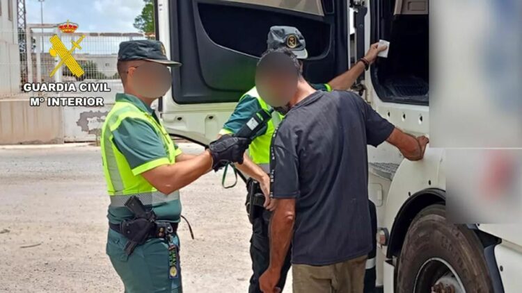 Imagen del camionero investigado. Foto: Vídeo Guardia Civil