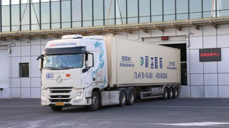 Imagen de uno de los camiones que realiza transporte en TIR desde China. Foto: IRU