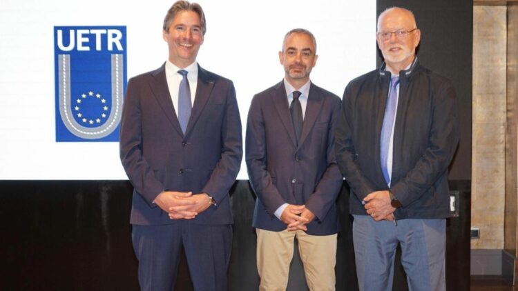 Izqda. nuevo Presidente UETR Alexis Gibergues