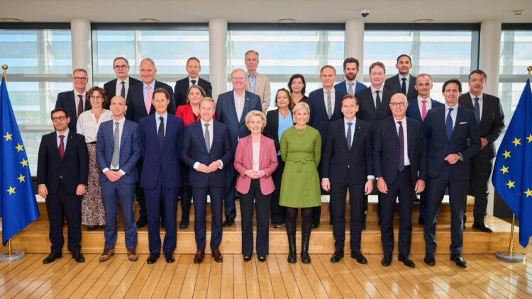 Imagen de los asistentes a la reunión. Foto: ACEA