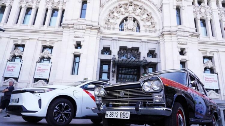Imagen de vehículos de la exposición. Foto: Federación Profesional del Taxi de Madrid