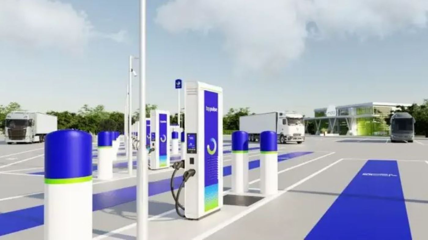 Imagen de una estación de carga de camiones eléctricos de BP Pulse y Moto en Reino Unido. Foto: BP Pulse Imagen de una estación de carga de camiones eléctricos de BP Pulse y Moto en Reino Unido. Foto: BP Pulse