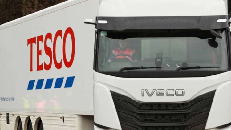 Imagen de uno de los camiones IVECO S-Way de Tesco
