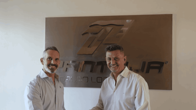 Antonio Gálvez (izquierda) con Javier Lafuente (derecha) CEO de PANTOJA Grupo Logístico. Foto: Pantoja Grupo Logístico