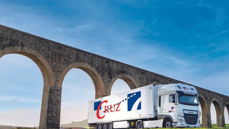 Imagen de un camión de Transportes Cruz. Foto de archivo