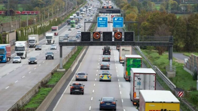 Alemania prorroga la circulación de camiones con semirremolques de 15 metros hasta 2033. Foto de archivo