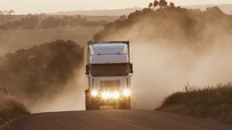 Imagen de un camión en África. Foto: IRU