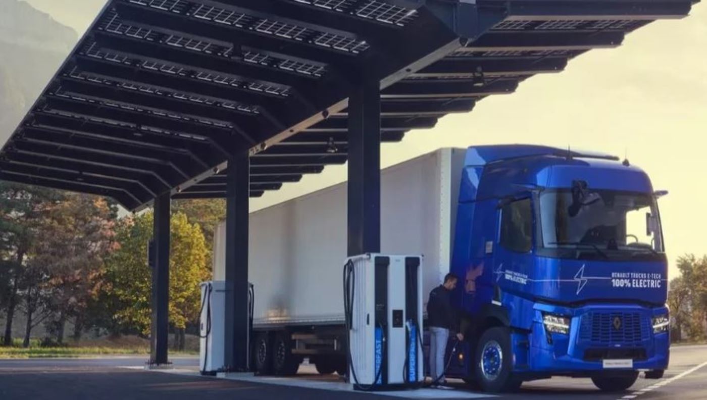 Imagen de un punto de carga para camiones eléctricos. Foto. Renault Trucks