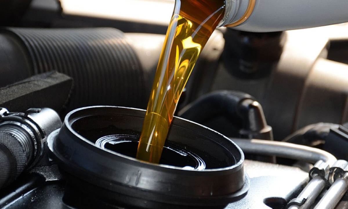 Cambio de aceite. Foto de archivo