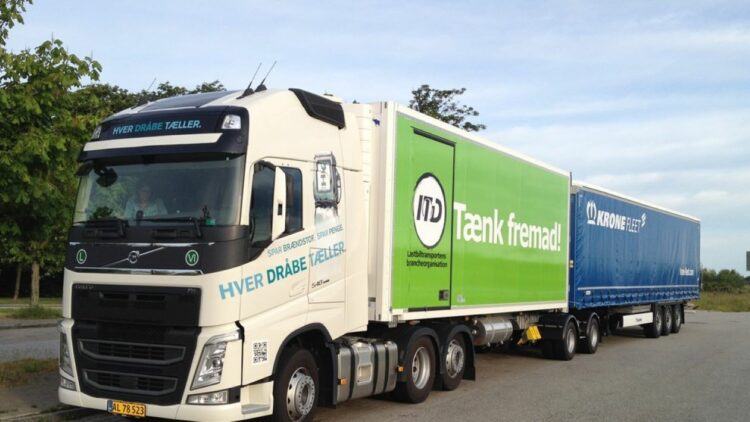 Imagen de un camión con remolque de hasta 32 metros. Foto: ITD