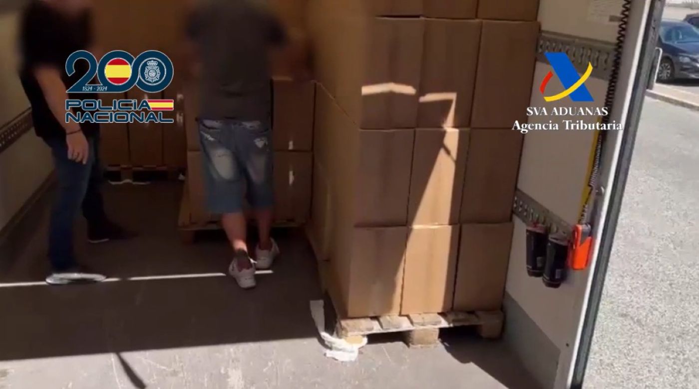 Desarticulada una organización que utilizaba camiones para el contrabando de tabaco. Foto: Policía Nacional/Agencia Tributaria