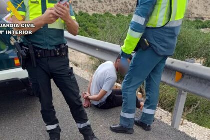 Detenido un camionero que conducía de forma temeraria y bajo los efectos de alcohol y drogas. Foto: Guardia Civil