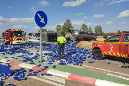 Dos camioneros heridos graves en un accidente en la N-432, en Badajoz. Foto: Guardia Civil Dos camioneros heridos graves en un accidente en la N-432, en Badajoz. Foto: Guardia Civil