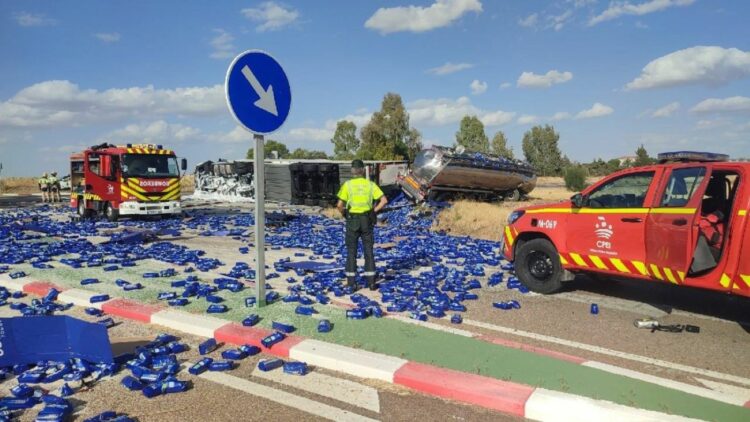 Dos camioneros heridos graves en un accidente en la N-432, en Badajoz. Foto: Guardia Civil