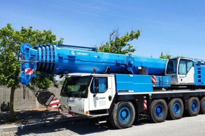 Firmada la solicitud de reducción de los coeficientes reductores para los conductores de grúas. Foto de archivo Firmada la solicitud de reducción de los coeficientes reductores para los conductores de grúas. Foto de archivo