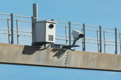 La DGT admite haber impuesto por error más de 1.800 multas a camiones en días con restricciones. Foto de archivo