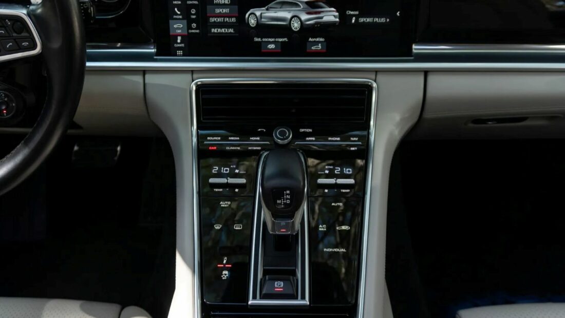 Los híbridos enchufables contaminan casi tanto como los de gasolina. Foto: T&E