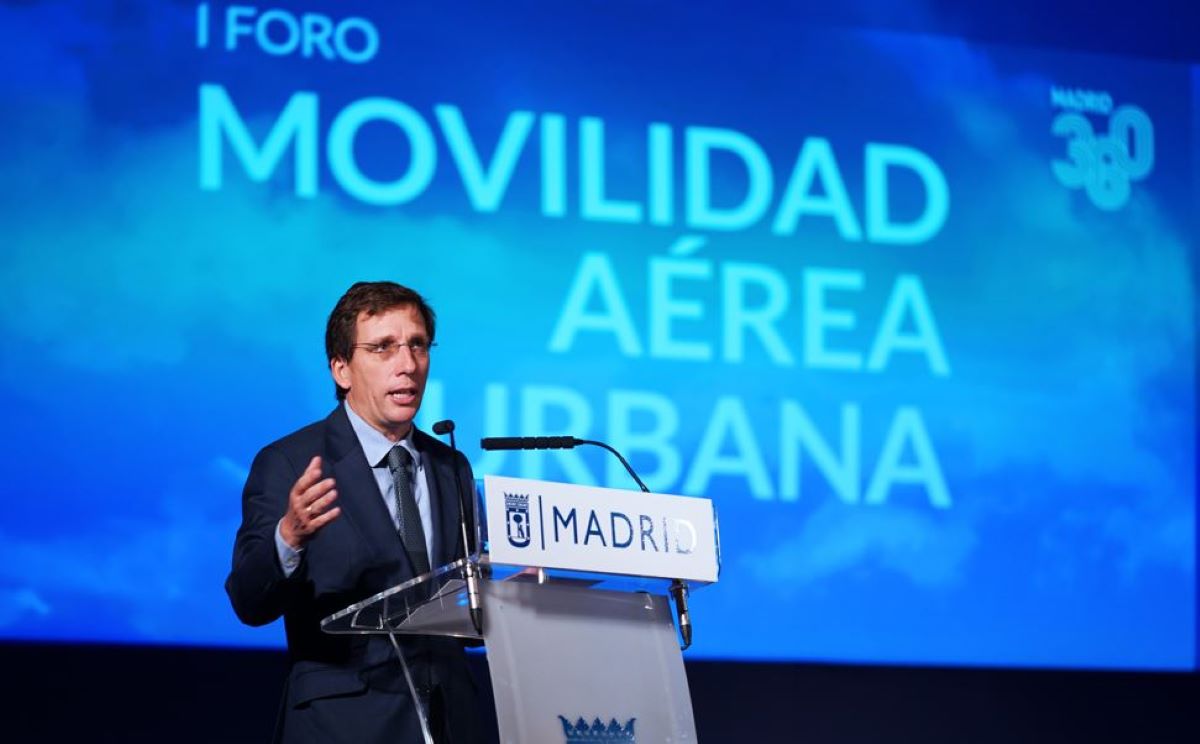 Almeida presenta el Libro Blanco de la Movilidad Aérea Urbana de Madrid. Foto. Ayuntamiento de Madrid Almeida presenta el Libro Blanco de la Movilidad Aérea Urbana de Madrid. Foto. Ayuntamiento de Madrid