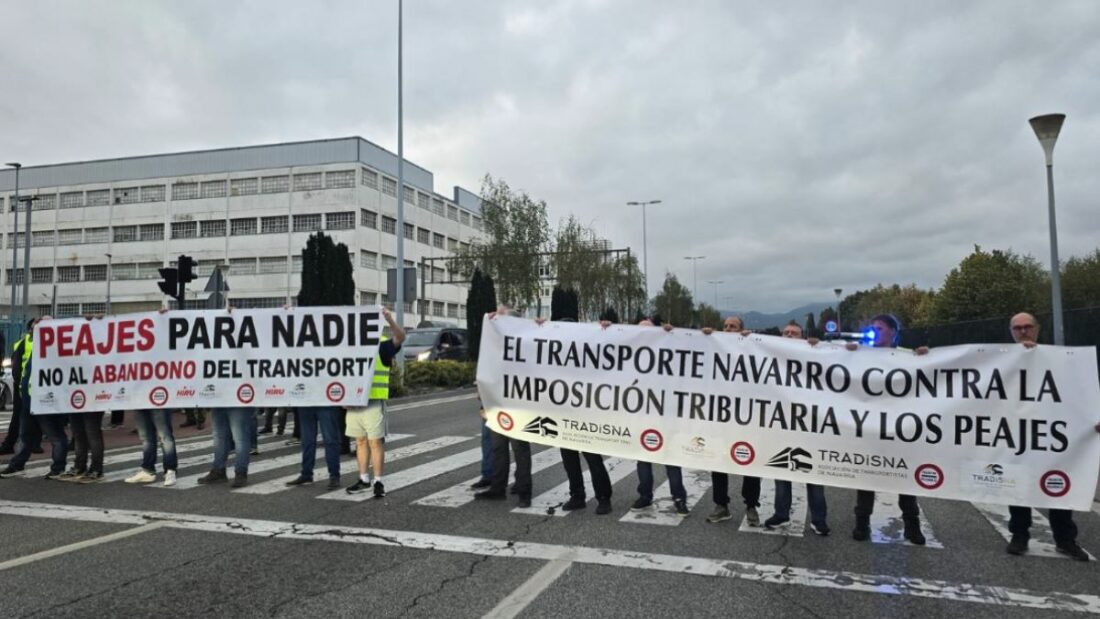 Imagen de la protesta de las asociaciones de transporte de mercancías por carretera de Navarra Imagen de la protesta de las asociaciones de transporte de mercancías por carretera de Navarra