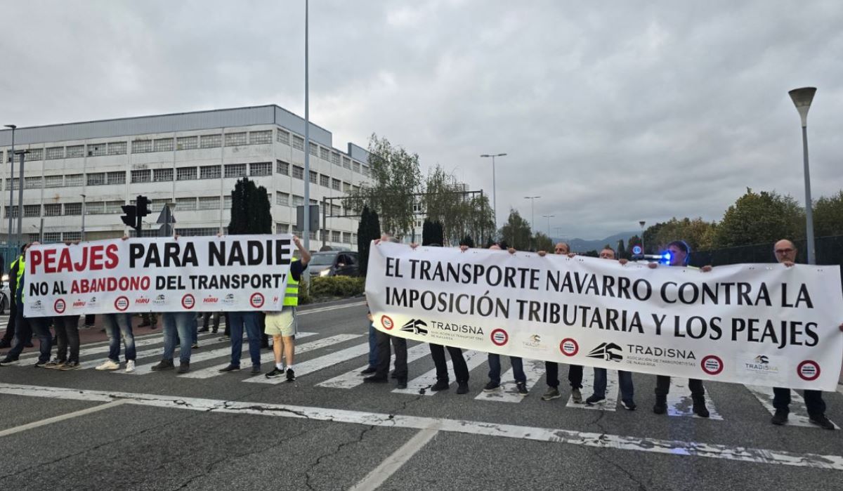 Imagen de la protesta de las asociaciones de transporte de mercancías por carretera de Navarra