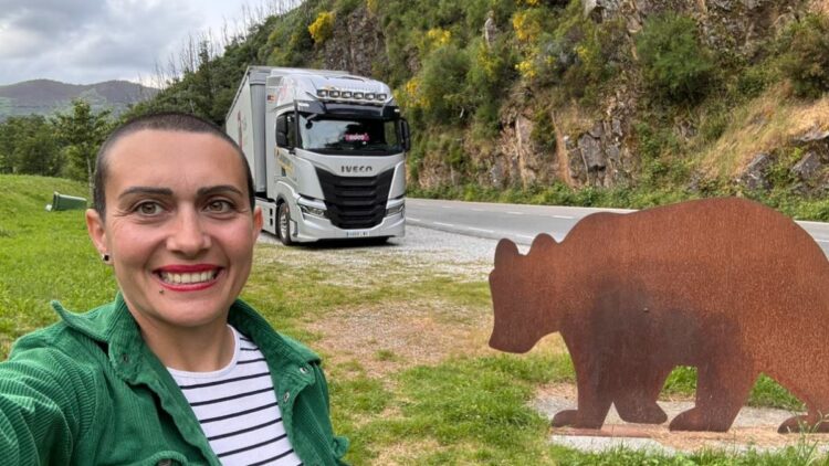 Fallece la camionera Oti Cabadas, "CocoTruckerGirl". Foto: Oti Cabadas Facebook