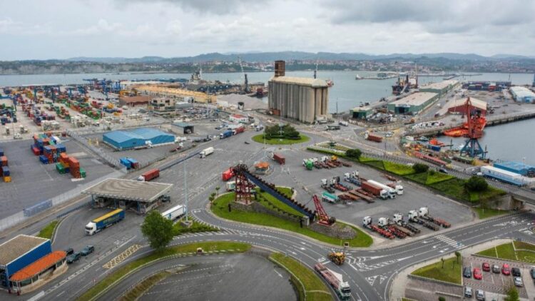 La CNMC propone mejorar la competencia en los servicios que prestan los puertos españoles. Foto: Ministerio de Transportes y Movilidad Sostenible