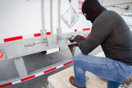 Innovaciones que están revolucionando la seguridad en el transporte de carga. Foto de archivo Innovaciones que están revolucionando la seguridad en el transporte de carga. Foto de archivo