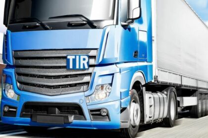 Siria envía por primera vez camiones en TIR por Irak hasta Kuwait y Qatar. Vídeo. Foto y vídeo IRU Siria envía por primera vez camiones en TIR por Irak hasta Kuwait y Qatar. Vídeo. Foto y vídeo IRU