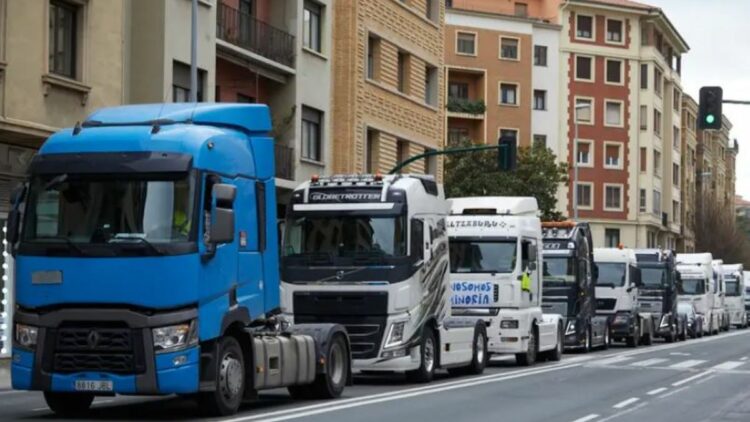 Imagen de una protesta de transportistas navarros. Foto de archivo