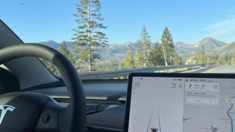 Imagen de la conducción autónoma de Tesla