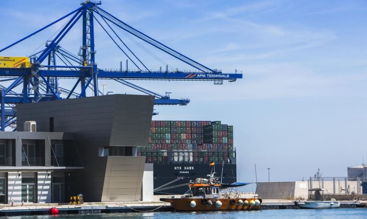 Valenciaport reafirma su compromiso "cero emisiones" con la máxima certificación ambiental. Foto. Valenciaport Valenciaport reafirma su compromiso "cero emisiones" con la máxima certificación ambiental. Foto. Valenciaport