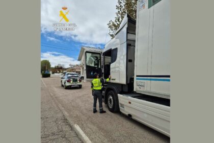 Investigado un camionero en la A-2 por septuplicar la tasa de alcohol. Foto: Guardia Civil Investigado un camionero en la A-2 por septuplicar la tasa de alcohol. Foto: Guardia Civil
