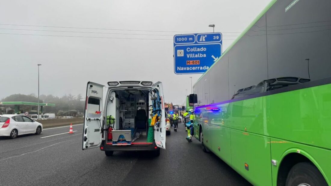 24 heridos en un accidente múltiple entre un camión, una furgoneta y un autobús en Madrid. Foto: 112 Comunidad de Madrid 24 heridos en un accidente múltiple entre un camión, una furgoneta y un autobús en Madrid