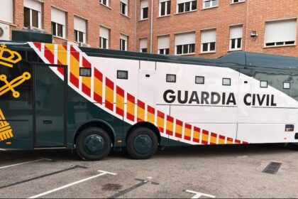 La Guardia Civil ya tiene un autobús "inteligente" para el traslado de presos