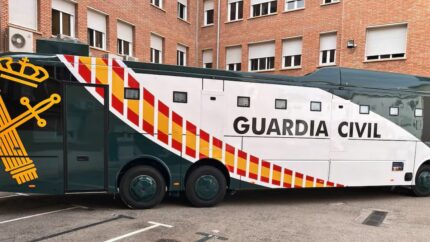 La Guardia Civil ya tiene un autobús "inteligente" para el traslado de presos