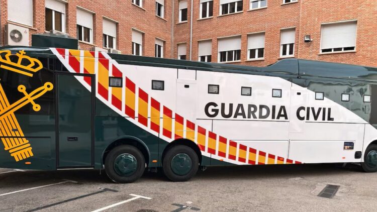 La Guardia Civil ya tiene un autobús "inteligente" para el traslado de presos