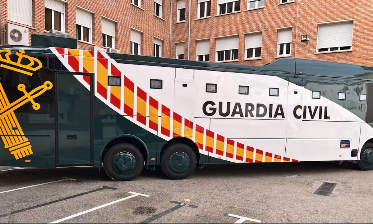 La Guardia Civil ya tiene un autobús "inteligente" para el traslado de presos