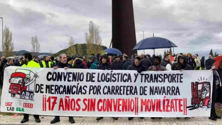 Los camioneros en Navarra rodean la sede de la patronal ANET en la jornada de huelga